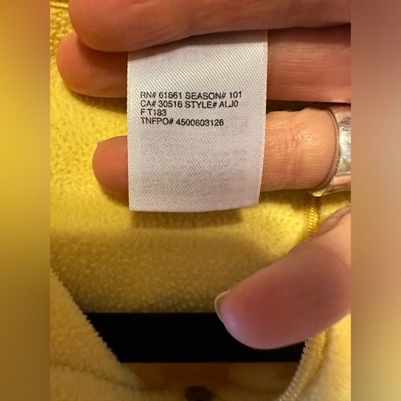 The North Face 1/4 Zip Pullover In Butter Yellow Hiking Camping  spelunking bike - Picture 6 of 6